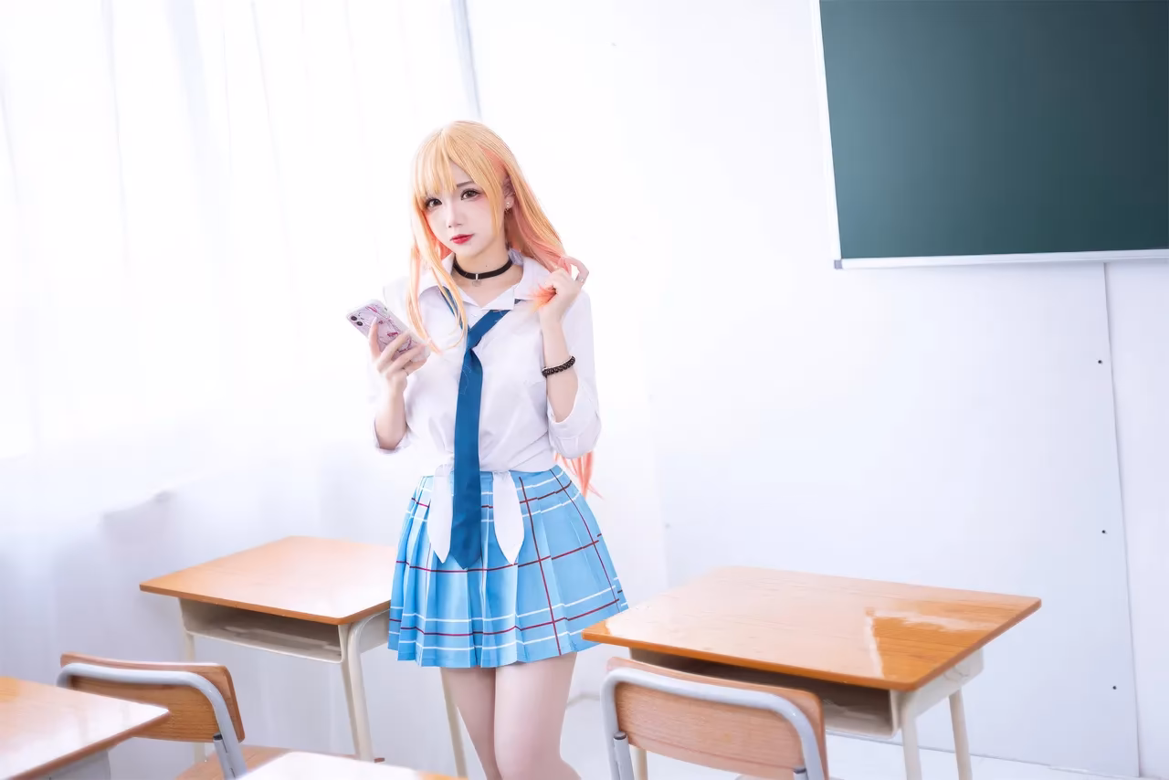 Yuki Astra as Marin Kitagawa — cosplay photo 10 of 44