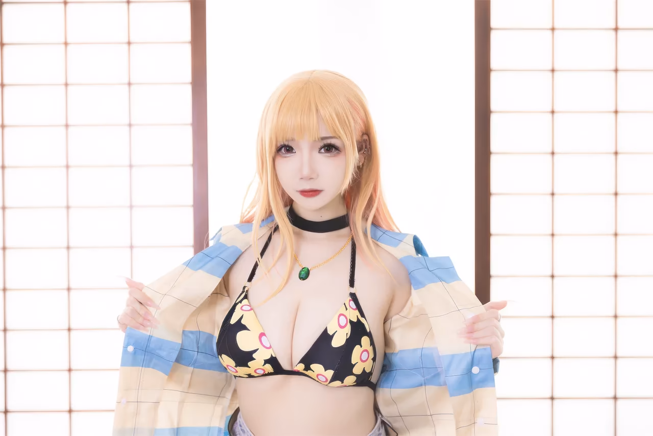 Yuki Astra as Marin Kitagawa — cosplay photo 3 of 59