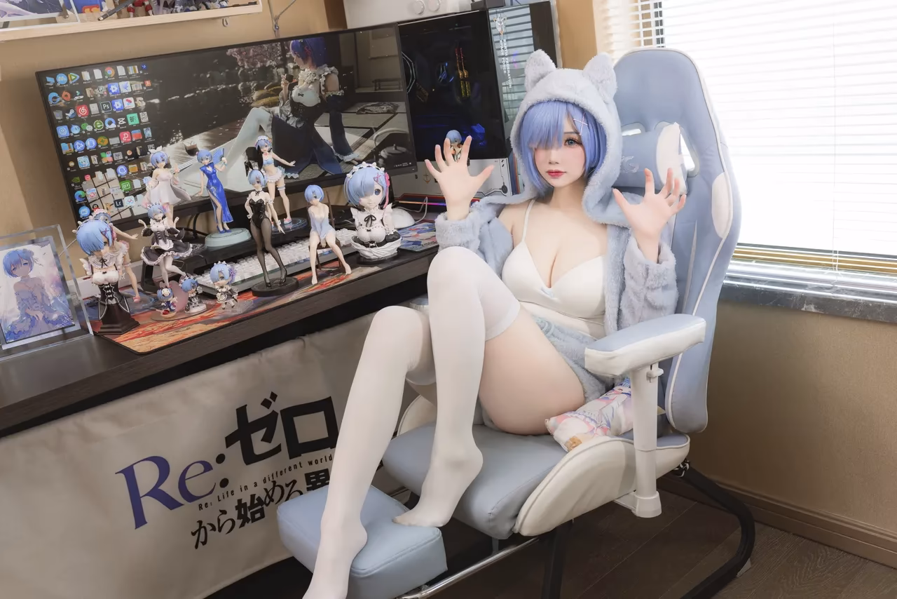 Yuki Astra as Rem — cosplay photo 5 of 13