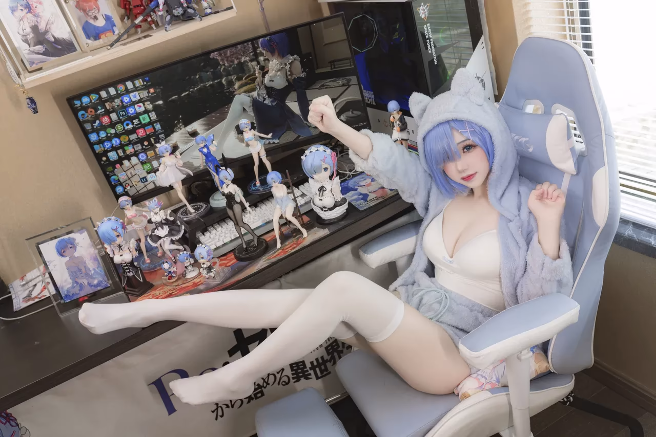 Yuki Astra as Rem — cosplay photo 6 of 13