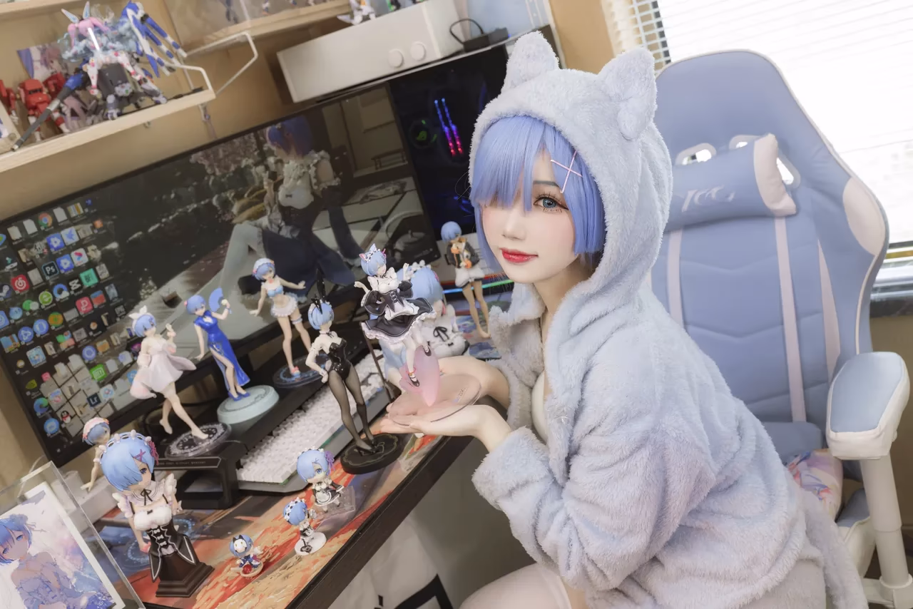 Yuki Astra as Rem — cosplay photo 7 of 13