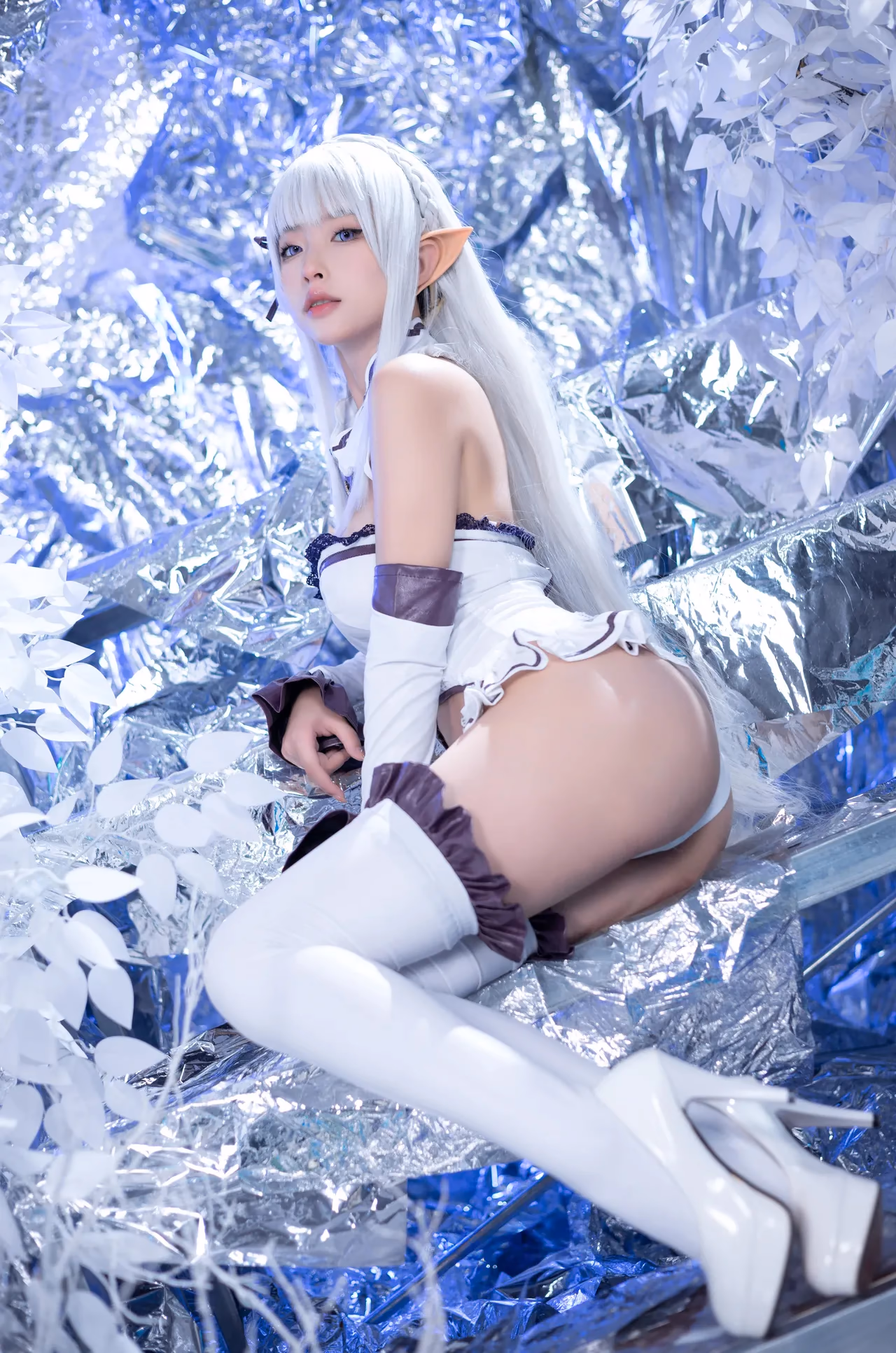 Yuno Shimizu as Emilia — cosplay photo 10 of 41