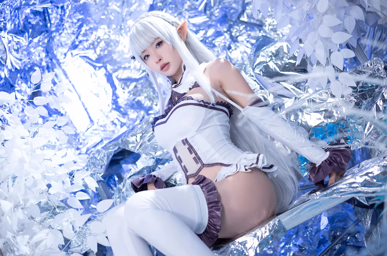 Yuno Shimizu as Emilia — cosplay photo 16 of 41