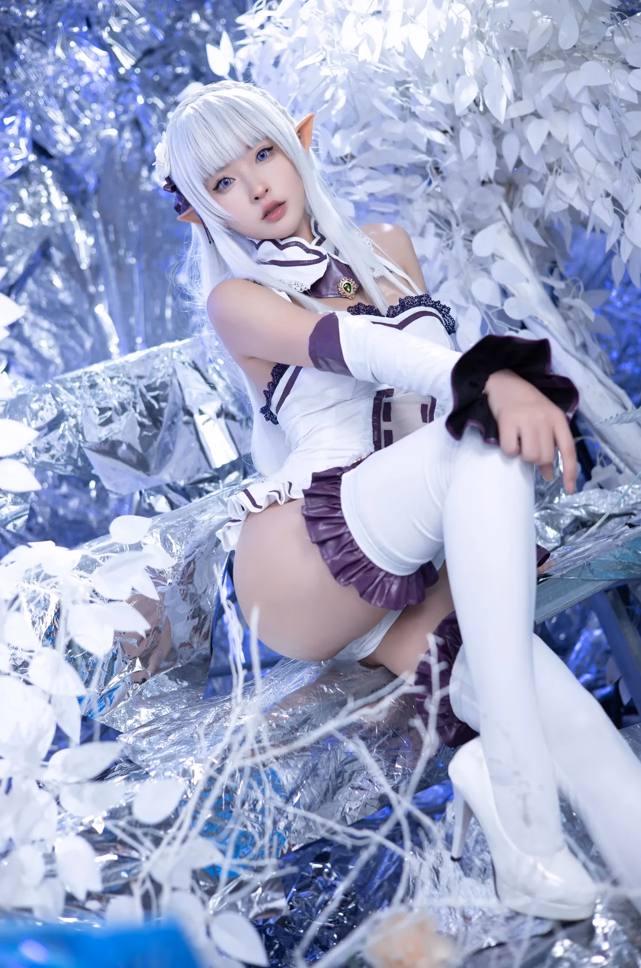 Yuno Shimizu as Emilia — cosplay photo 2 of 41