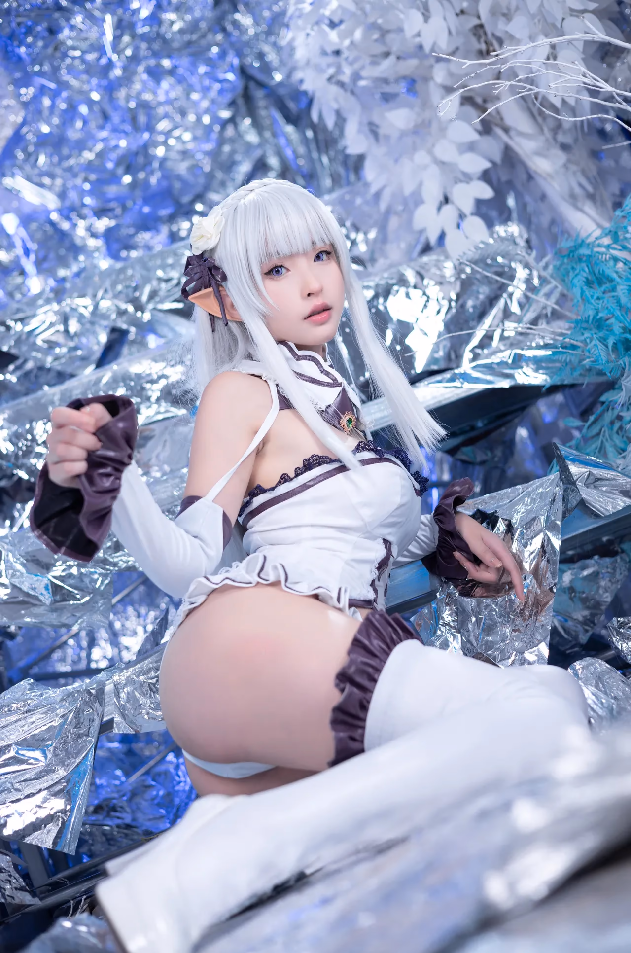 Yuno Shimizu as Emilia — cosplay photo 27 of 41