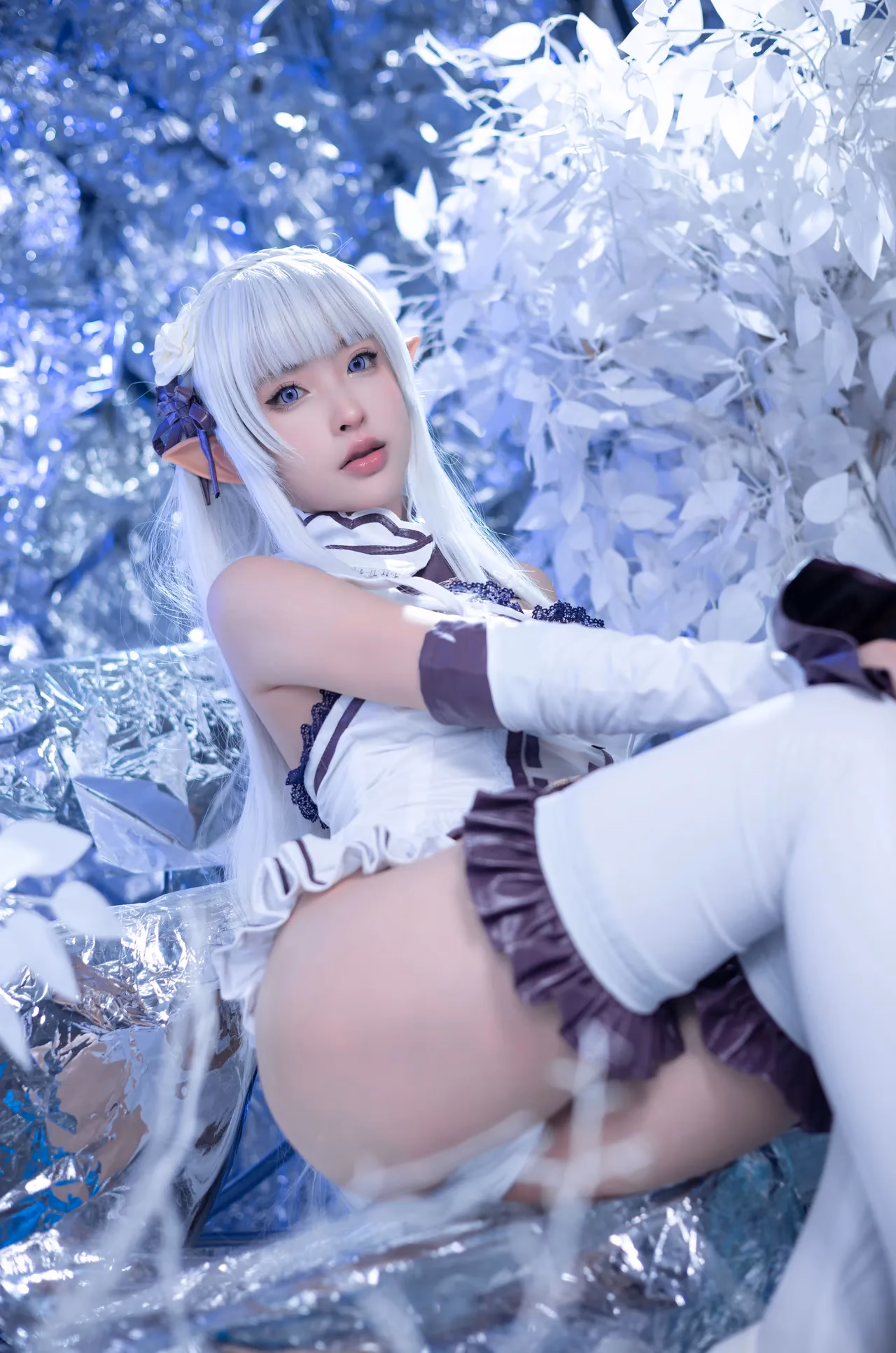 Yuno Shimizu as Emilia — cosplay photo 3 of 41