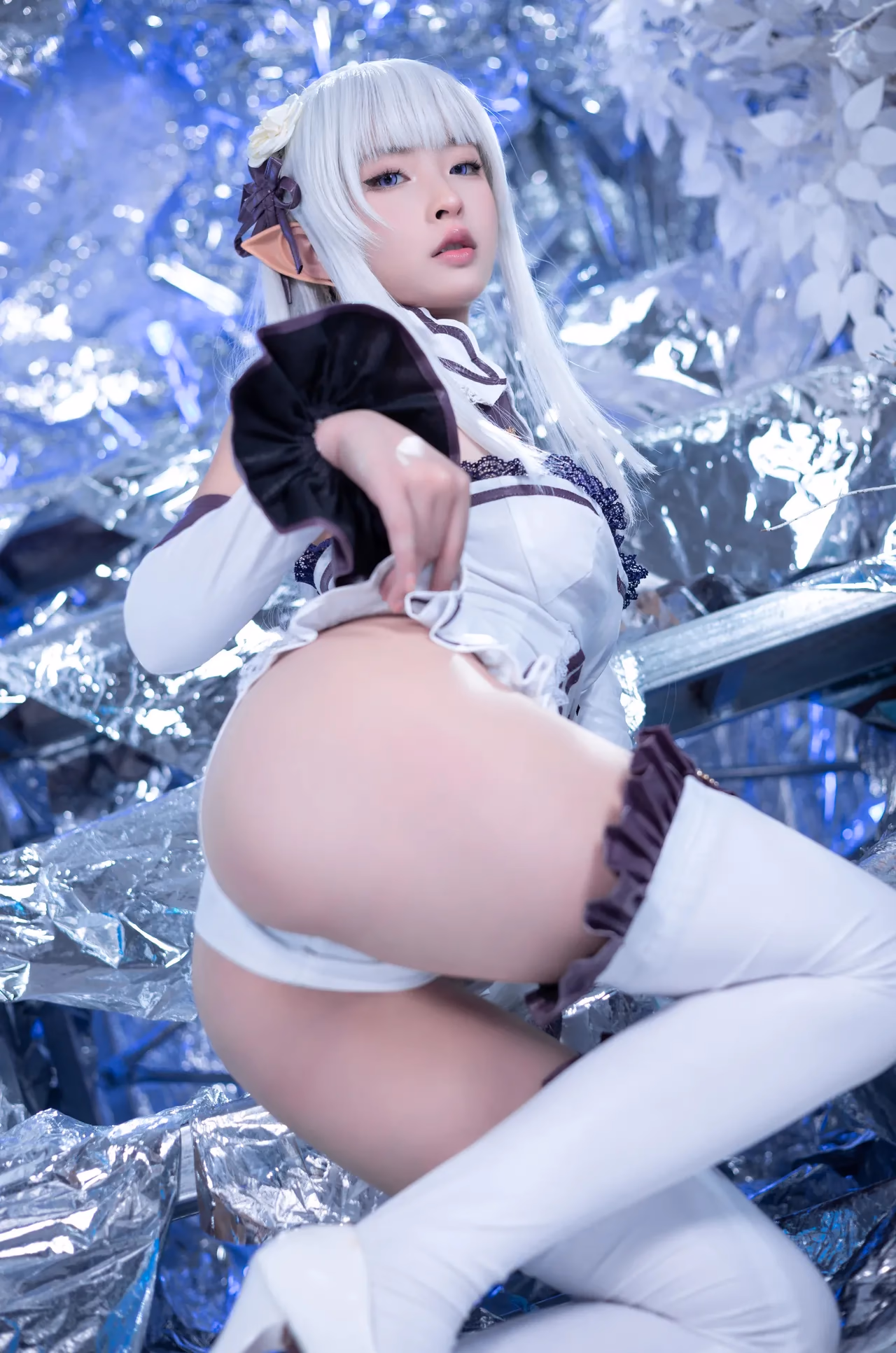 Yuno Shimizu as Emilia — cosplay photo 31 of 41