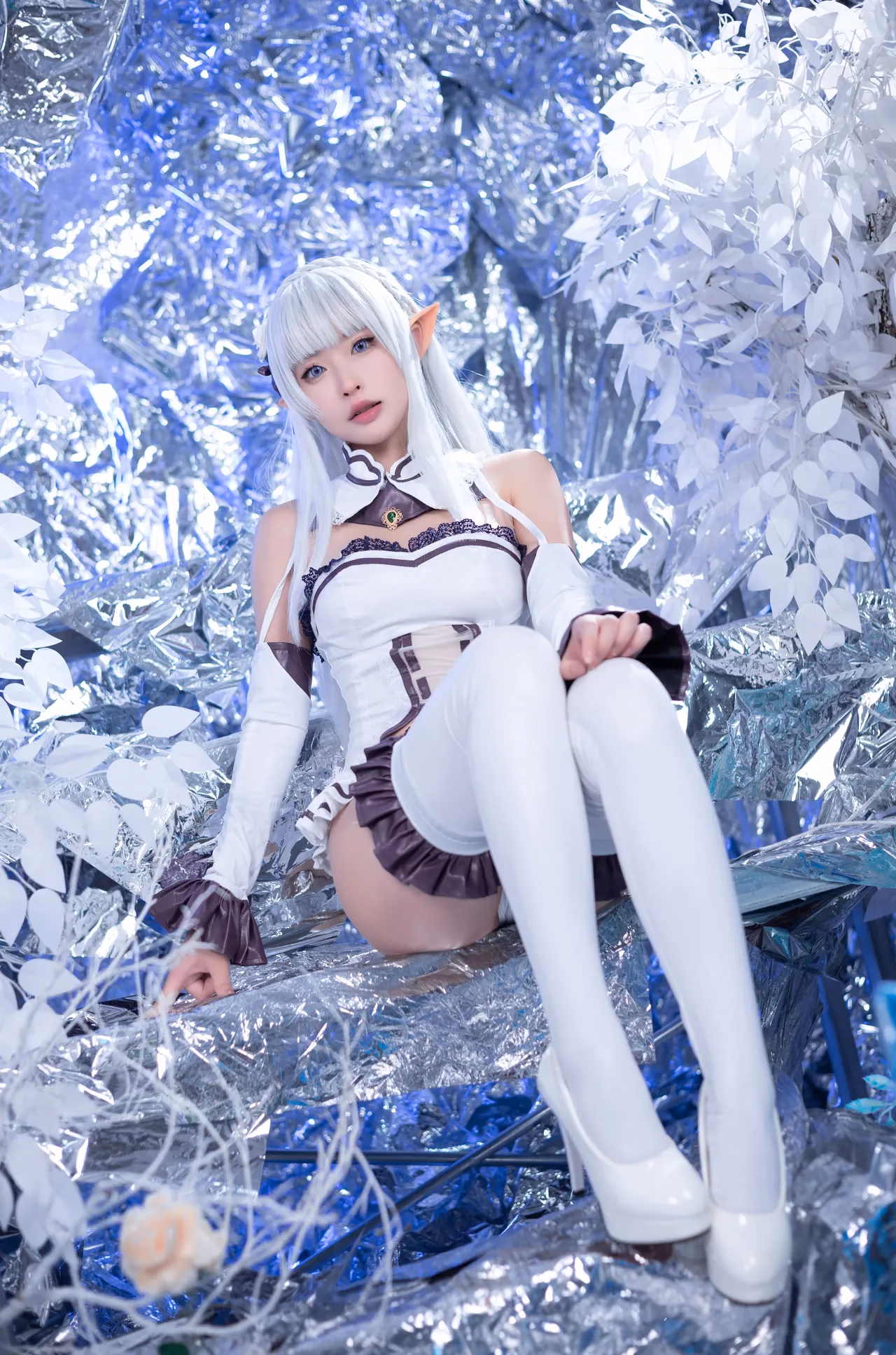 Yuno Shimizu as Emilia — cosplay photo 38 of 41