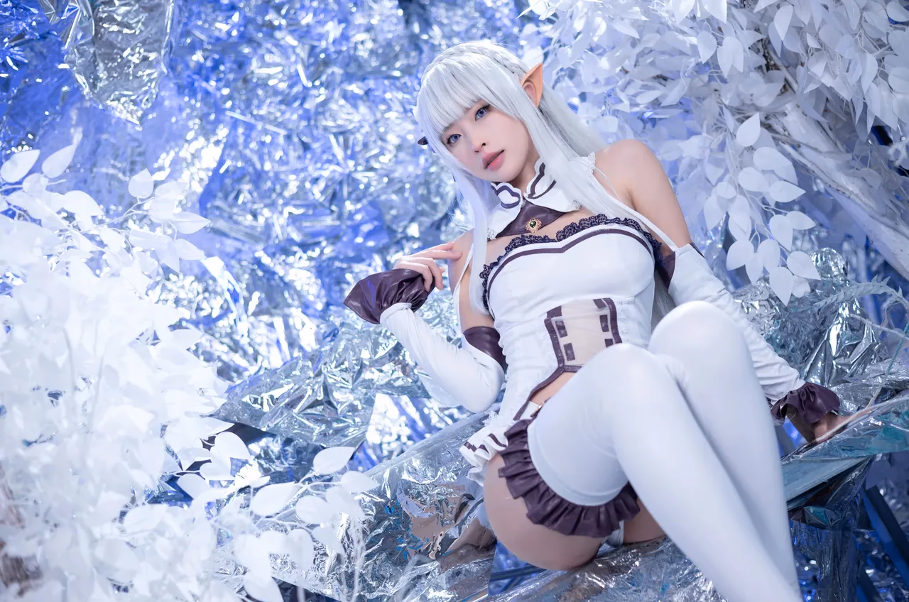 Yuno Shimizu as Emilia — cosplay photo 39 of 41