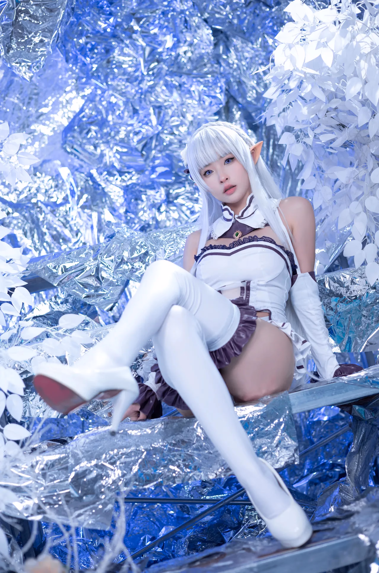 Yuno Shimizu as Emilia — cosplay photo 4 of 41