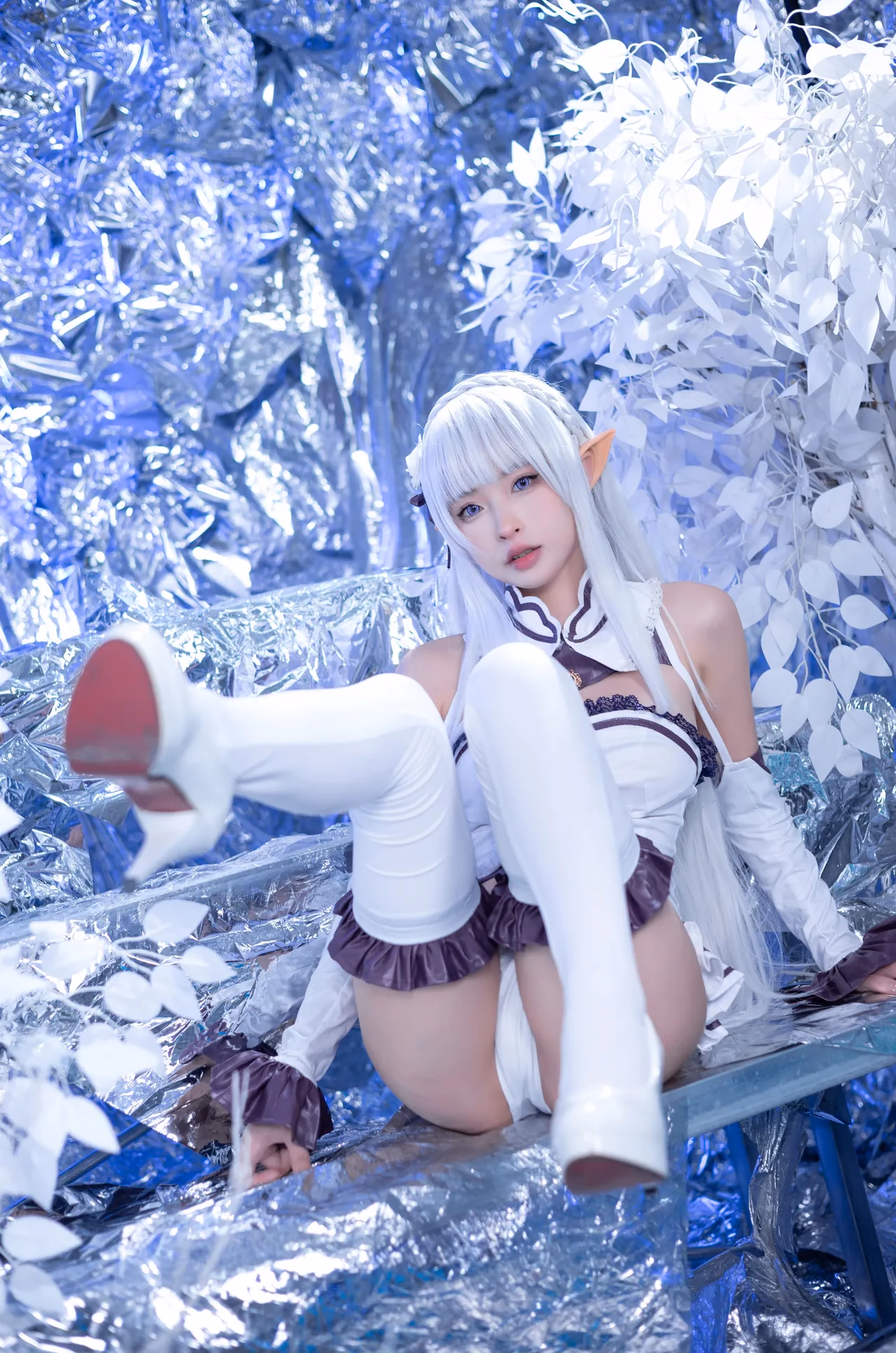 Yuno Shimizu as Emilia — cosplay photo 7 of 41
