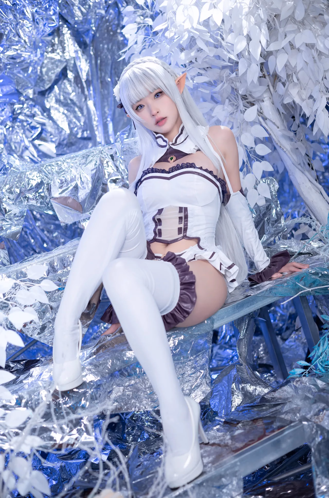 Yuno Shimizu as Emilia — cosplay photo 8 of 41