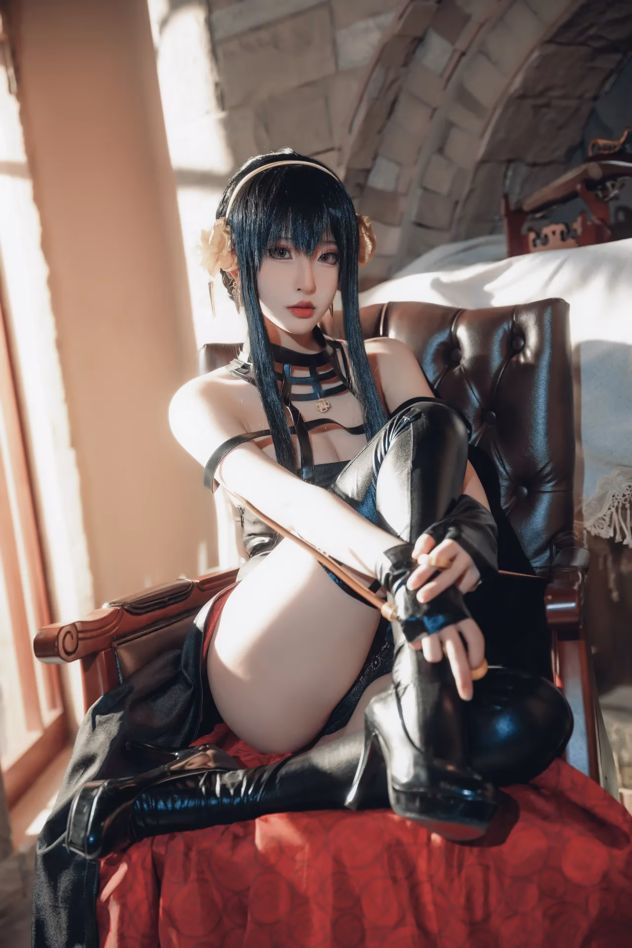Yuno Shimizu as Yor Forger — cosplay photo 10 of 30