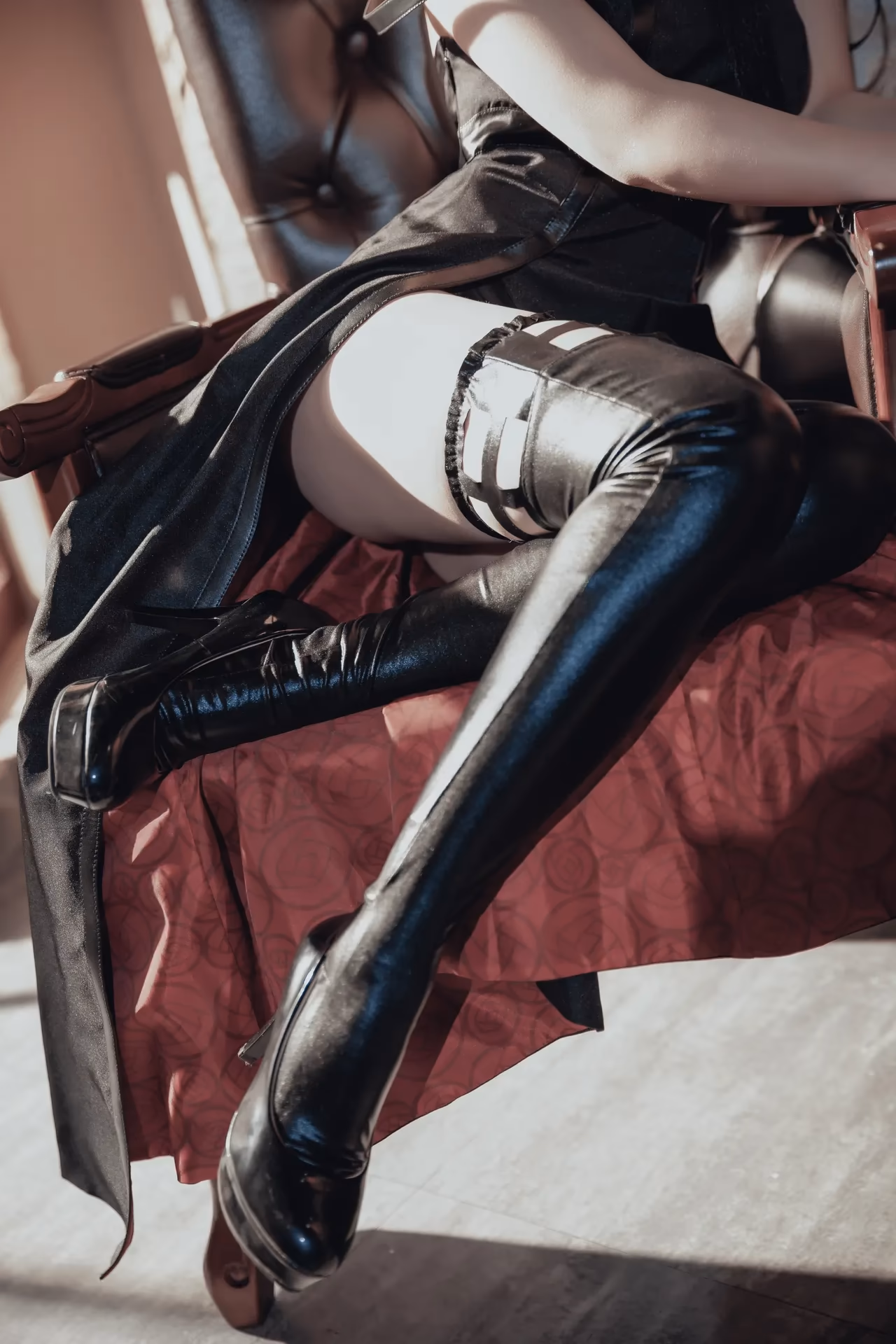 Yuno Shimizu as Yor Forger — cosplay photo 12 of 30
