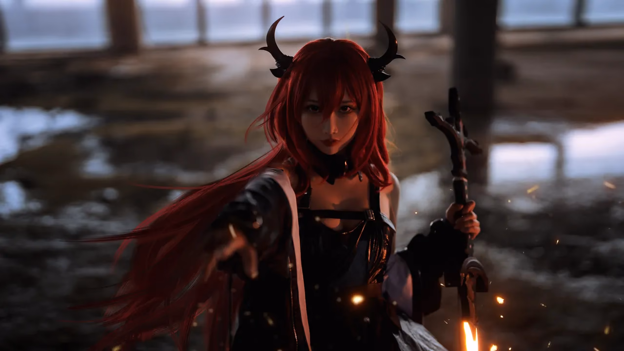 Zelizer-Mbxer as Surtr — cosplay photo 16 of 23