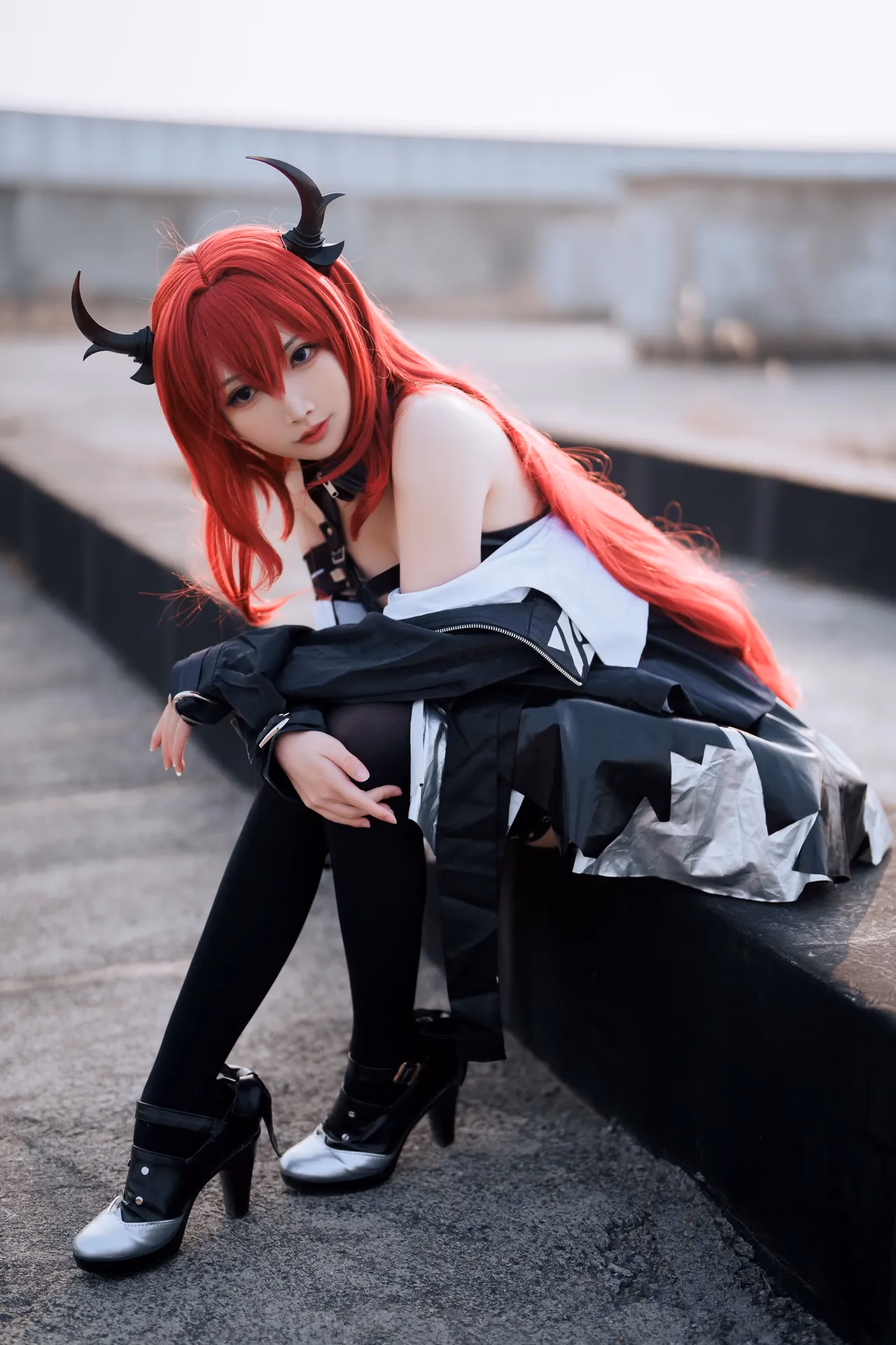 Zelizer-Mbxer as Surtr — cosplay photo 22 of 23