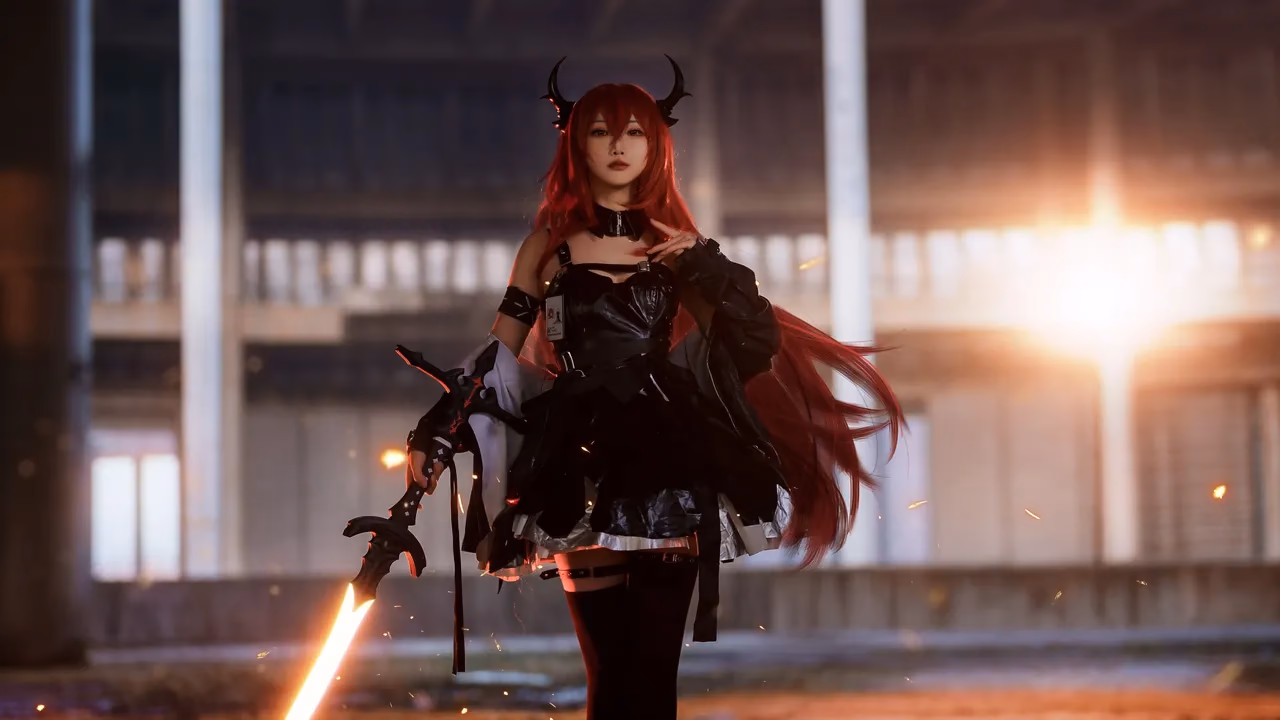 Zelizer-Mbxer as Surtr — cosplay photo 6 of 23