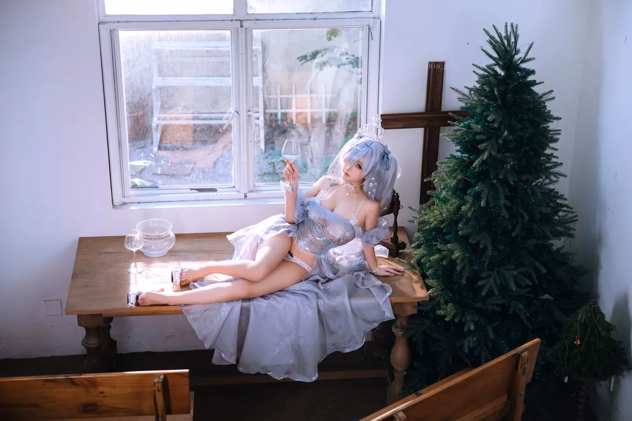 Zhuimingyou as Cinderella (Anachiro) — cosplay photo 20 of 42
