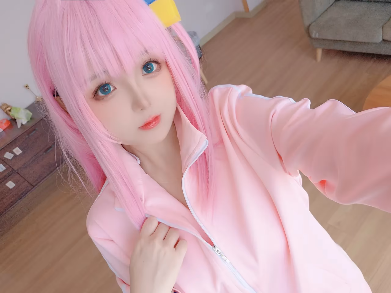 Zhuimingyou as Hitori Gotoh — cosplay photo 114 of 134