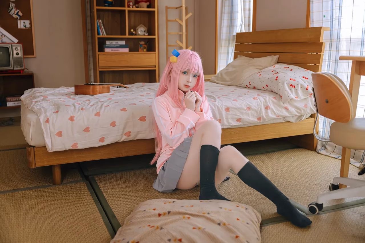 Zhuimingyou as Hitori Gotoh — cosplay photo 13 of 134