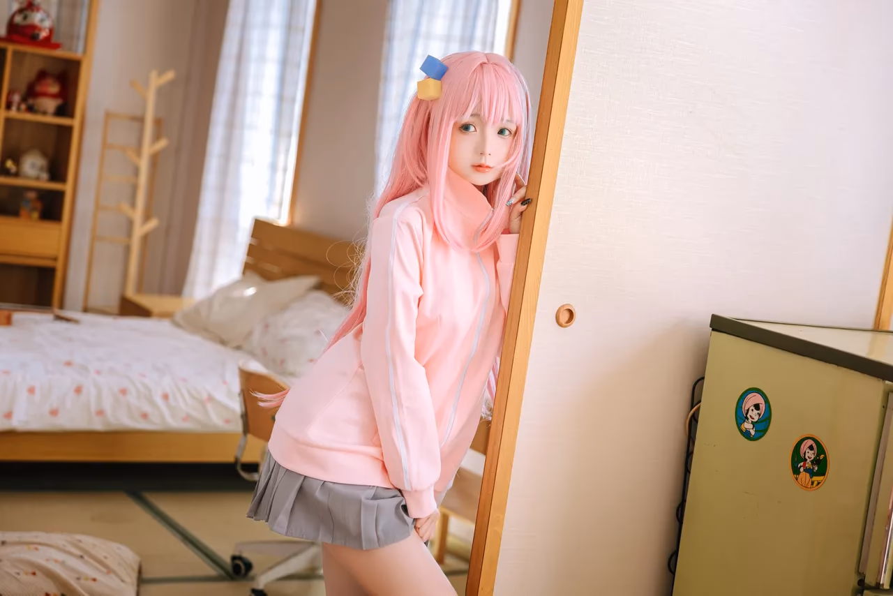 Zhuimingyou as Hitori Gotoh — cosplay photo 18 of 134